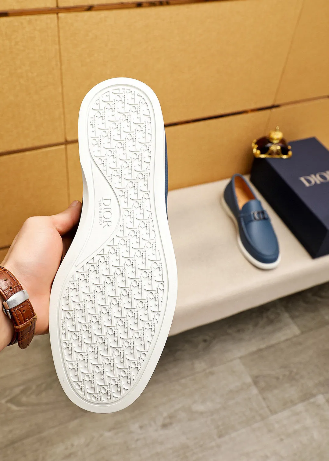 Men's shoes 💰480 💐Original packaging Product trademark: Dior "Dior" casual leather shoes Regular size: 38-44 (45.46.47🉑️Customized) Product materials: Selected Italian imported first-layer pebbled cowhide leather upper + luxury hardware buckle, imported water-dyed cowhide lining. Strong three-dimensional visual effect, original rubber outsole Color: 3⃣️colors available